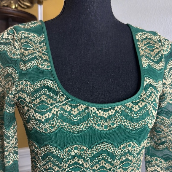 Elegant Green Lace Dress - Picture 4 of 12